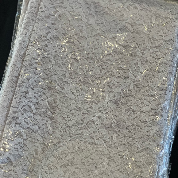 Table runner - Picture 2 of 2